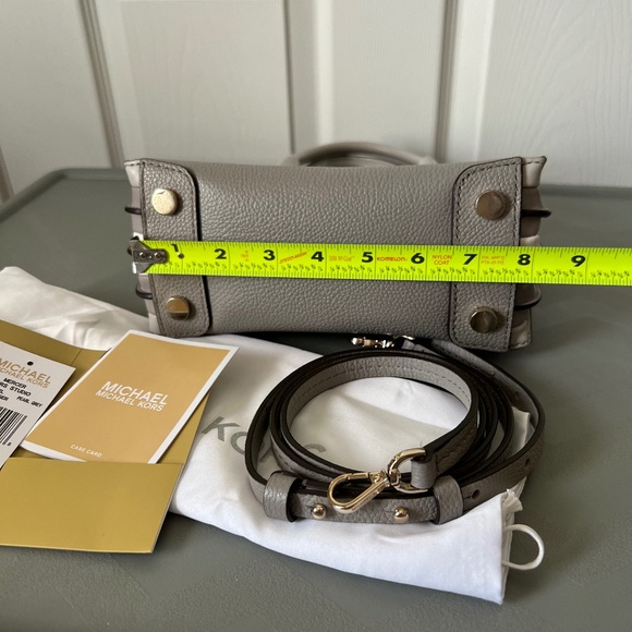 EUC - Michael Kors MD Mercer Crossbody Bag - Pearl Grey - Picture 13 of 15